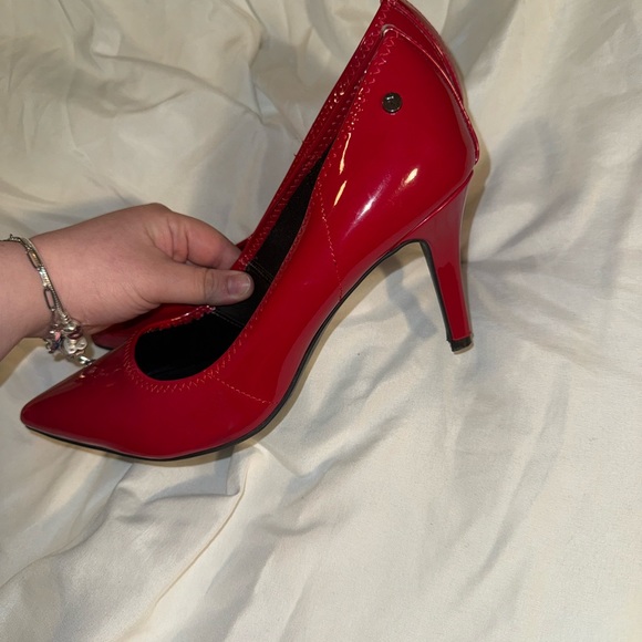 Red Simply Vera Wang pointed toe heel - Picture 3 of 4
